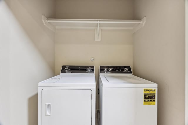 3324 Masters Point Dr, Houston, TX 77091 - laundry room with washing machine and dryer