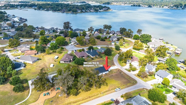 1005 Lake View Dr, Montgomery, TX 77356 - aerial view of residential area featuring a large body of water