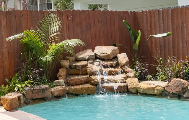 5346 Mcculloch Cir, Houston, TX 77056 - view of pool