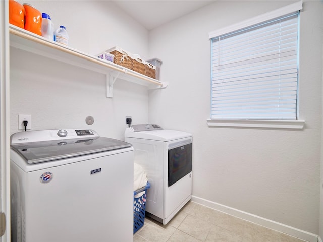 400 Beken Cove Ln, La Porte, TX 77571 - laundry room with washing machine and clothes dryer, light tile patterned floors, and plenty of natural light