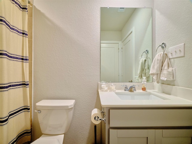 400 Beken Cove Ln, La Porte, TX 77571 - bathroom featuring a textured wall, vanity, and curtained shower