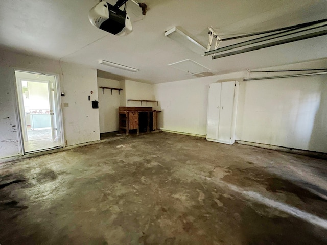 288 Twin Lakes Blvd W, West Columbia, TX 77486 - garage featuring a garage door opener
