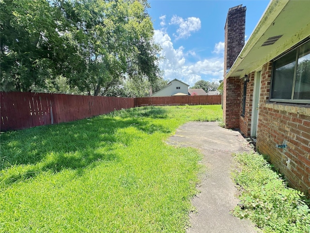 288 Twin Lakes Blvd W, West Columbia, TX 77486 - view of yard