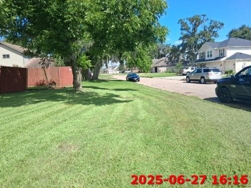 288 Twin Lakes Blvd W, West Columbia, TX 77486 - view of yard