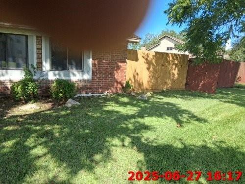 288 Twin Lakes Blvd W, West Columbia, TX 77486 - view of yard