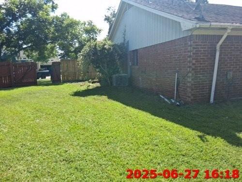 288 Twin Lakes Blvd W, West Columbia, TX 77486 - view of yard