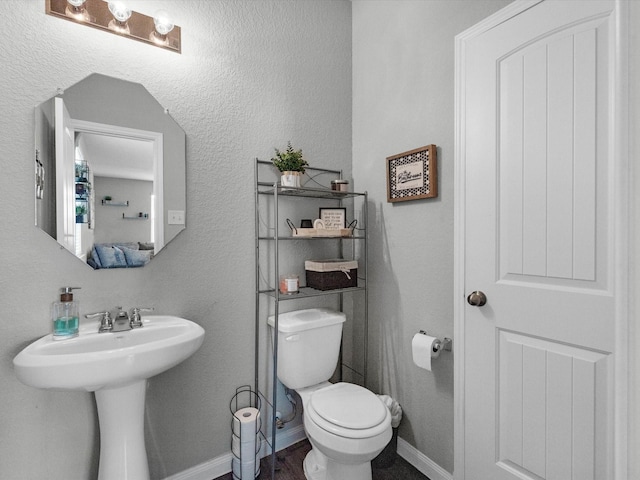 22010 Great Royal Ln, Houston, TX 77073 - half bathroom with a textured wall