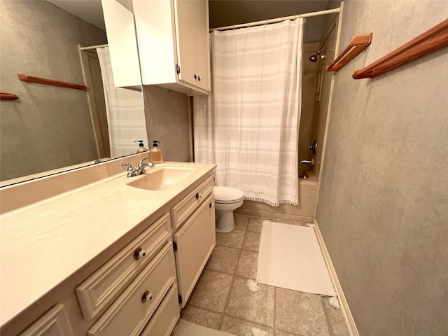 11391 Lakeshore Dr, Thornton, TX 76687 - bathroom with vanity, shower / bath combination with curtain, and a textured wall