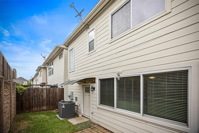 1773 Aden Dr, Houston, TX 77003 - rear view of property