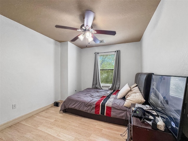 2905 Baer St Unit 6, Houston, TX 77020 - bedroom with wood finished floors, a textured ceiling, and ceiling fan