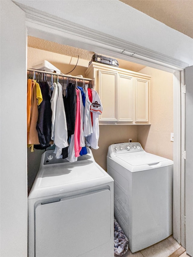 2905 Baer St Unit 6, Houston, TX 77020 - laundry area featuring washing machine and clothes dryer and cabinet space