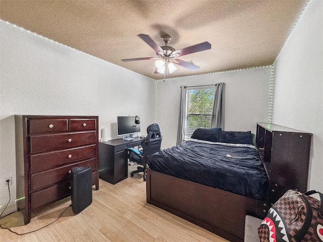 2905 Baer St Unit 6, Houston, TX 77020 - bedroom featuring light wood finished floors, a textured ceiling, an office area, and a ceiling fan