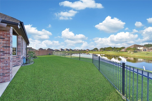 208 Harbor Bend Ln, Dickinson, TX 77539 - fenced backyard featuring a water view and a residential view