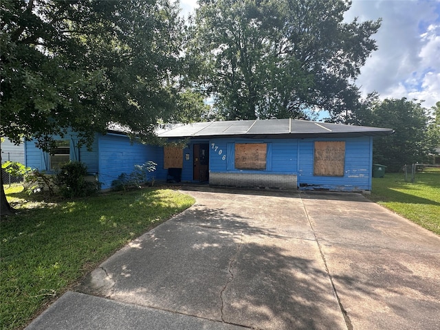 7706 Claiborne St, Houston, TX 77016 - ranch-style house featuring driveway