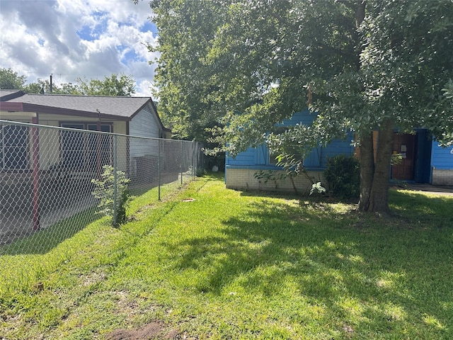 7706 Claiborne St, Houston, TX 77016 - view of yard