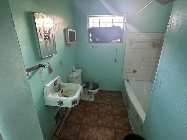 7706 Claiborne St, Houston, TX 77016 - full bath featuring a sink and a bath