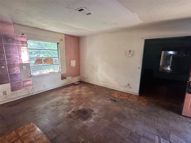 7706 Claiborne St, Houston, TX 77016 - unfurnished room with a textured ceiling and baseboards