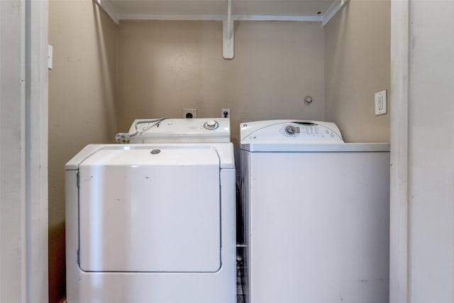 8130 Jutland Rd, Houston, TX 77033 - laundry area featuring washing machine and dryer