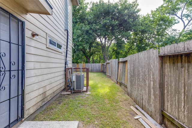 8130 Jutland Rd, Houston, TX 77033 - view of fenced backyard