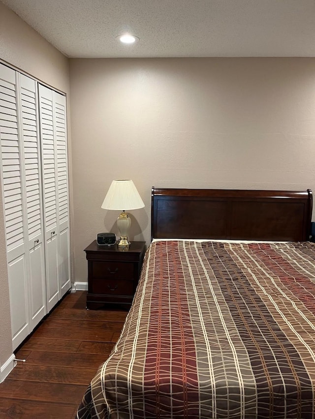 12117 Bob White Dr, Houston, TX 77035 - bedroom with hardwood / wood-style flooring, a closet, recessed lighting, and a textured ceiling
