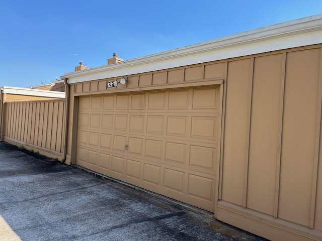 12117 Bob White Dr, Houston, TX 77035 - view of garage