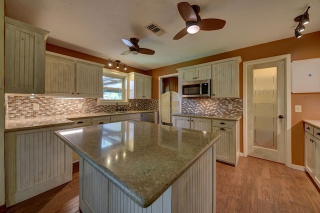 5425 Sandy Creek Ln, Brenham, TX 77833 - kitchen with stainless steel appliances, track lighting, and light wood-type flooring