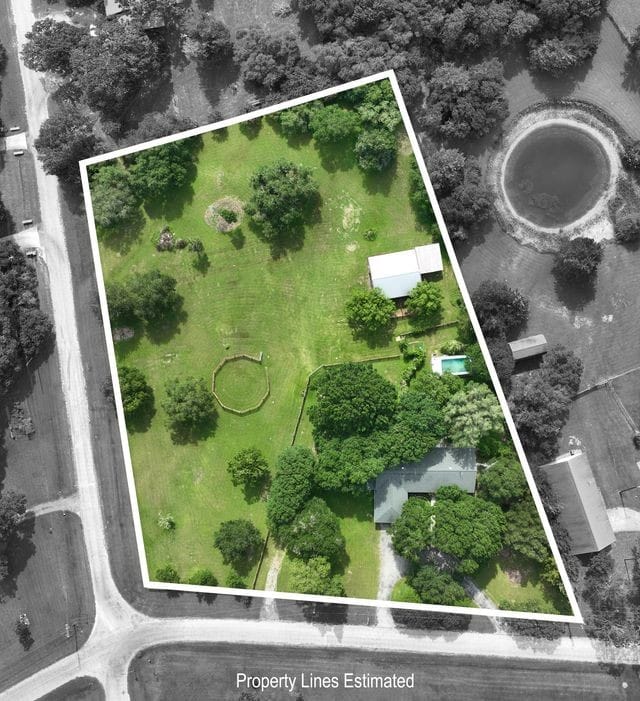 5425 Sandy Creek Ln, Brenham, TX 77833 - aerial view of property and surrounding area featuring property boundaries highlighted