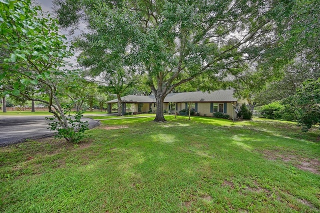 5425 Sandy Creek Ln, Brenham, TX 77833 - single story home with a front yard