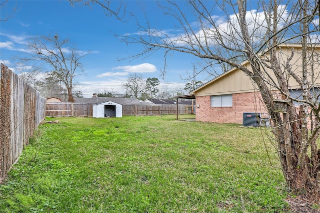 7730 Wickersham Pl, Beaumont, TX 77706 - fenced backyard featuring a storage unit