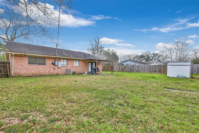 7730 Wickersham Pl, Beaumont, TX 77706 - fenced backyard featuring a storage shed