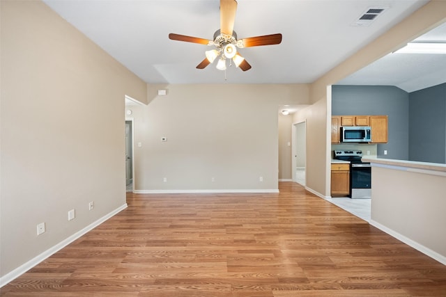 5532 N Buffalo Cir, Willis, TX 77378 - unfurnished living room featuring ceiling fan, light wood-style floors, and vaulted ceiling