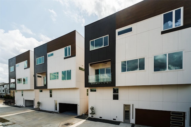 1051 W 15th 1/2 St, Houston, TX 77008 - photo 1