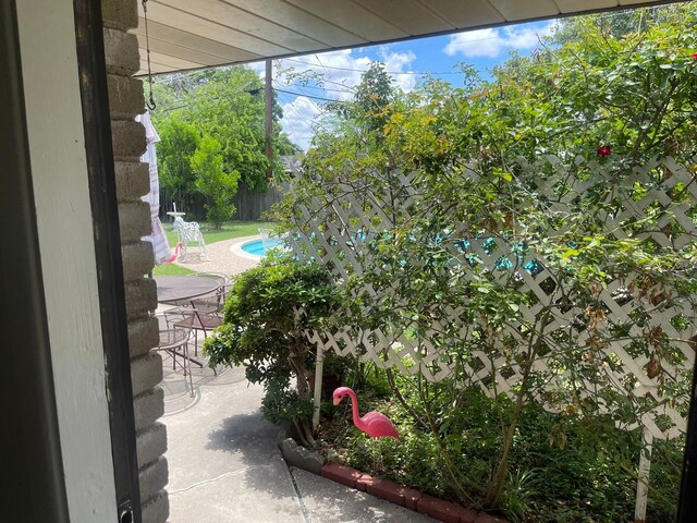 3102 Satellite Dr, San Antonio, TX 78217 - view of patio / terrace