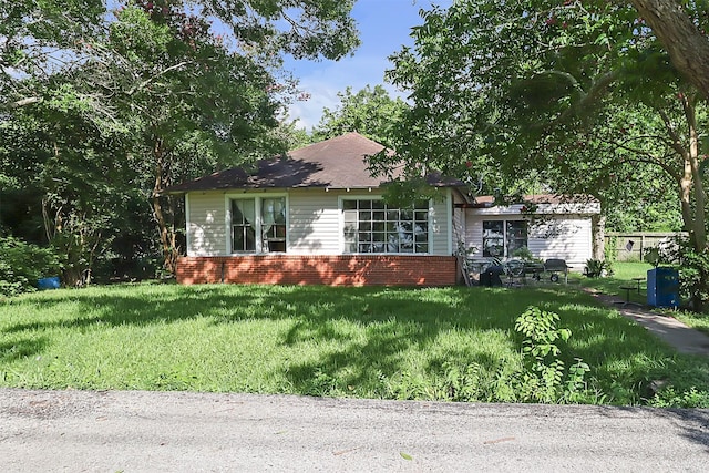 531 Circle Dr, La Porte, TX 77571 - view of front of house featuring brick siding and a front lawn