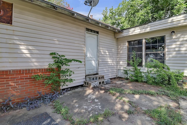 531 Circle Dr, La Porte, TX 77571 - entrance to property with a patio area