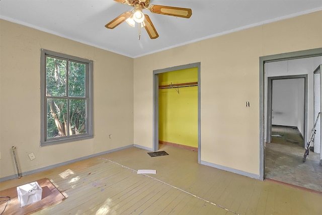 531 Circle Dr, La Porte, TX 77571 - unfurnished bedroom featuring light wood finished floors, a closet, ceiling fan, and ornamental molding