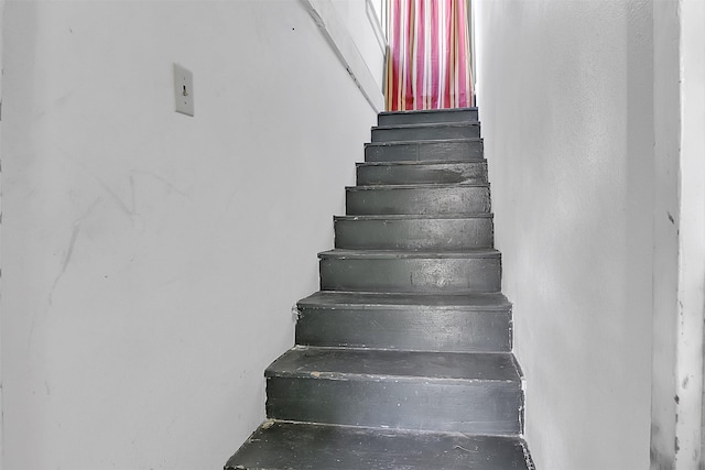 531 Circle Dr, La Porte, TX 77571 - view of stairs