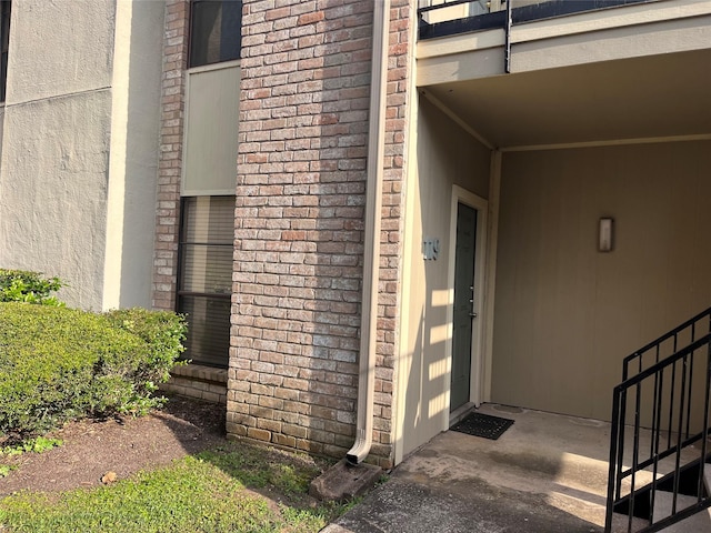 8100 Cambridge St Unit 119, Houston, TX 77054 - property entrance featuring brick siding
