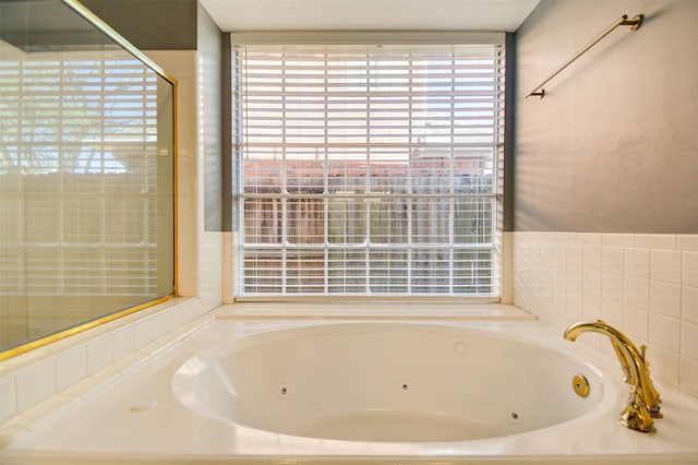 11715 Orchard Mountain Dr, Pasadena, TX 77059 - bathroom with a whirlpool tub