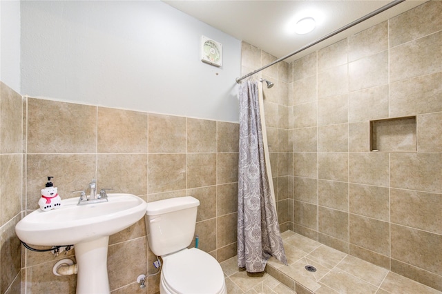 16023 Cutten Rd, Houston, TX 77070 - bathroom featuring a tile shower and tile walls