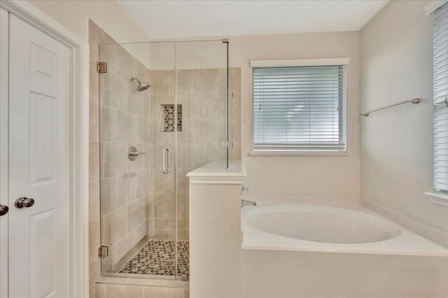 4473 Gran Canary Dr, League City, TX 77573 - full bath featuring a garden tub and a shower stall