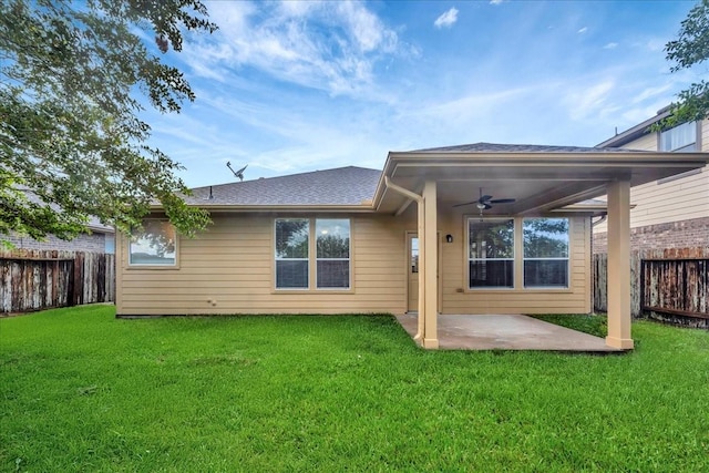 4473 Gran Canary Dr, League City, TX 77573 - back of property featuring a patio, ceiling fan, a fenced backyard, and roof with shingles