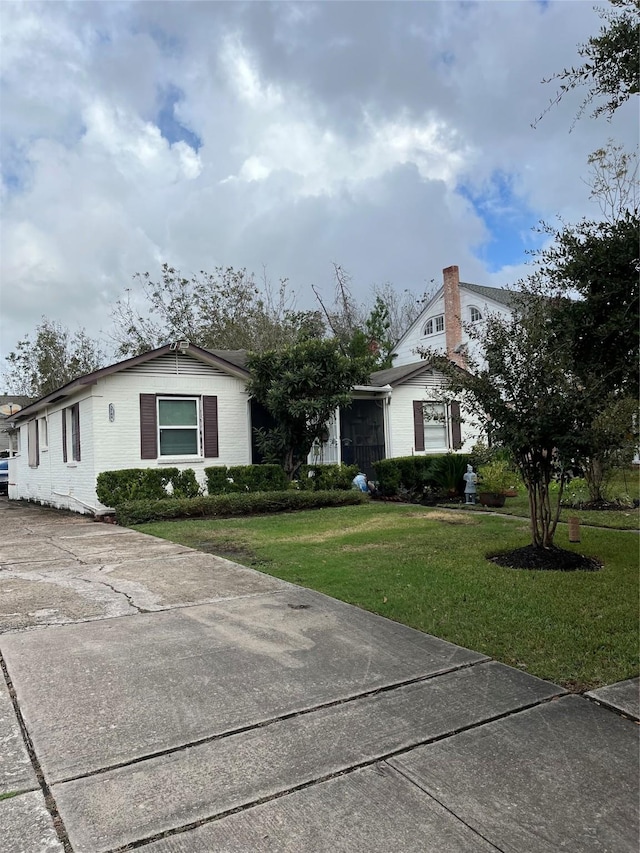 3744 Bellaire Blvd, Southside Place, TX 77025 - view of front of house featuring a front lawn
