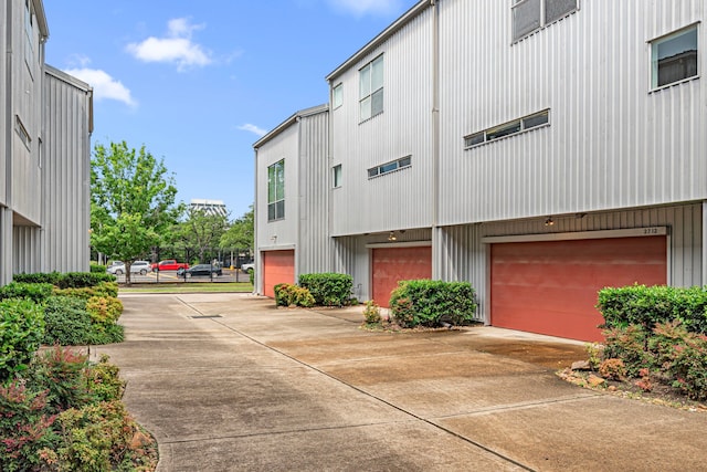 2712 La Branch St, Houston, TX 77004 - view of building exterior featuring a garage and concrete driveway