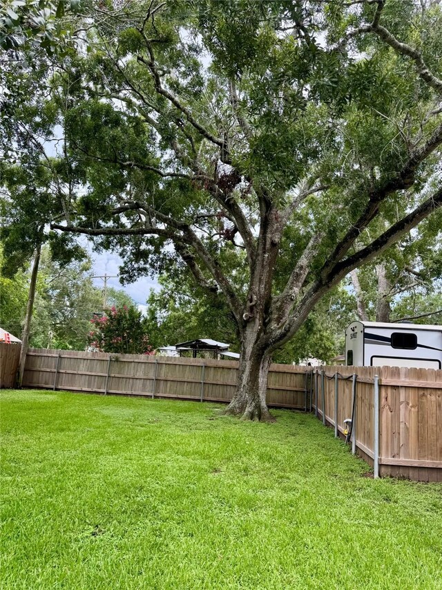 1203 Yupon St, El Campo, TX 77437 - photo 28