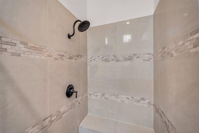 8720 Kempwood Dr, Houston, TX 77080 - bathroom with tiled shower