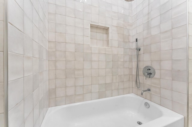 4403 Feagan, Houston, TX 77007 - view of full bathroom