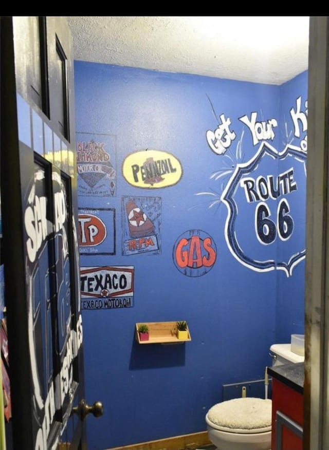 324 E Hunting Tower Run, Montgomery, TX 77316 - bathroom with toilet and vanity