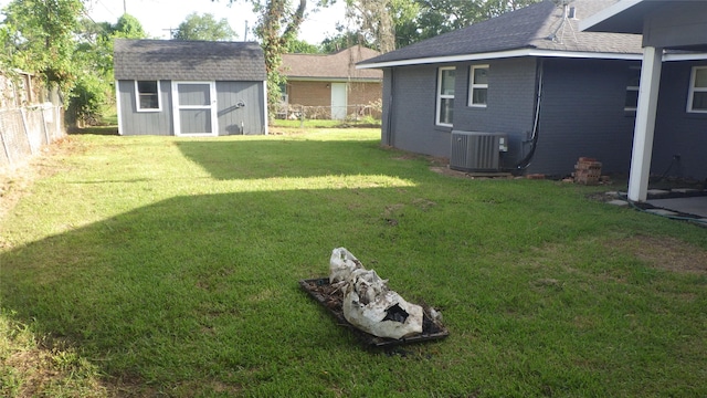 232 Birch St, Lake Jackson, TX 77566 - fenced backyard featuring a storage shed