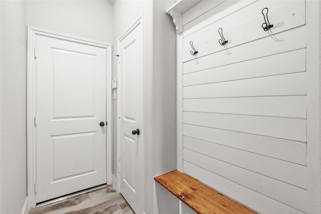 4802 Wagtail Way Ln, League City, TX 77573 - mudroom with light wood-style floors